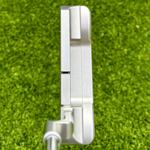 Masterful Buttonback Tourtype w/Teryllium Insert & Top Line Alignment Aid